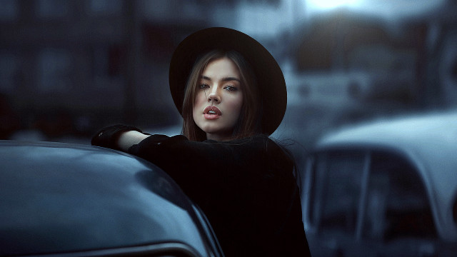 Woman black hat city street free wallpaper for desktop - medium preview image