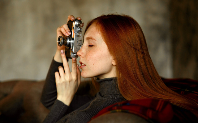 Woman red hair camera artist free wallpaper for desktop - medium preview image