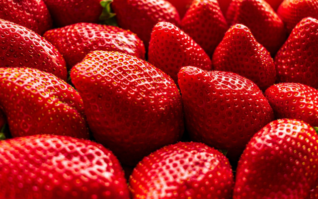 Strawberry pile impressionism macro berry free wallpaper for desktop - medium preview image