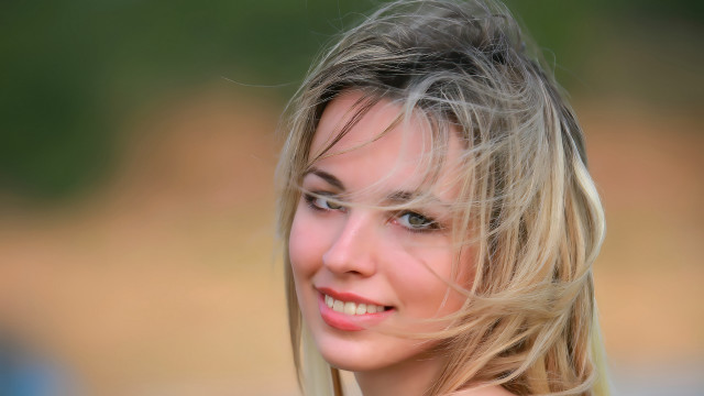Blonde woman smiling portrait figurative free wallpaper for desktop - medium preview image