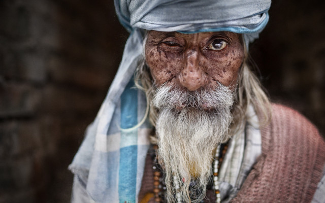 White beard blue turban portrait free wallpaper for desktop - medium preview image