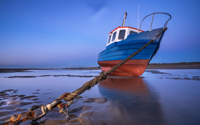 Beach boat ropes ocean sky free wallpaper for desktop - medium preview image