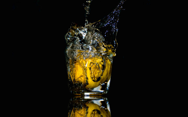 Glass water yellow liquid splash free wallpaper for desktop - medium preview image