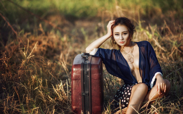 Woman field suitcase necklace fashion free wallpaper for desktop - medium preview image