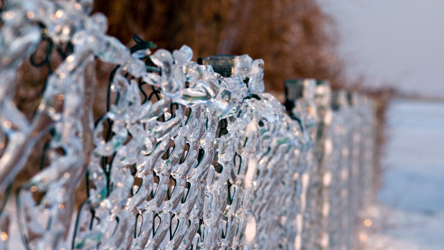 Fence ice snow christmas blurry free wallpaper for desktop - medium preview image