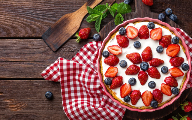 Berry blueberry cake wooden table free wallpaper for desktop - medium preview image