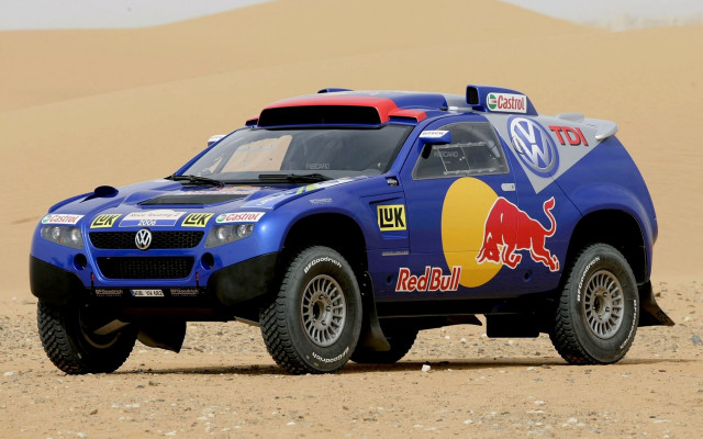 Blue truck red bull desert free wallpaper for desktop - medium preview image