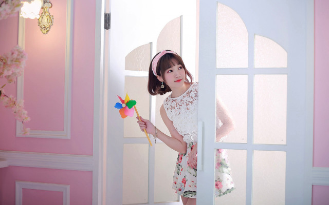 Pink girl pinwheel doorway floral free wallpaper for desktop - medium preview image