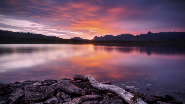 Sunset lake rocks log mountains free wallpaper for desktop - medium preview image