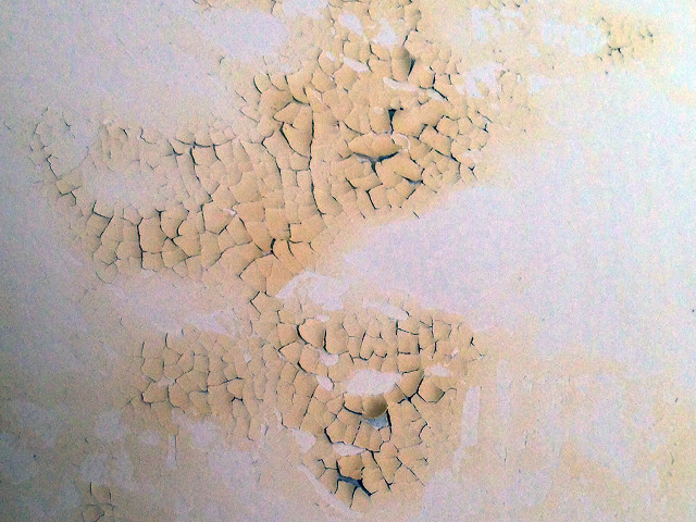 White wall cracks clock time free wallpaper for desktop - medium preview image