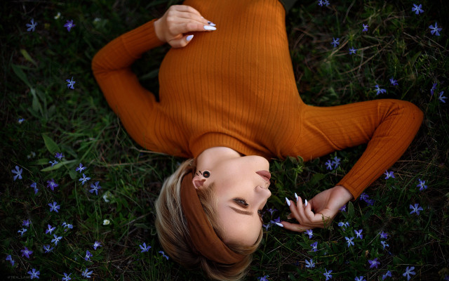 Woman laying cigarette flower nature free wallpaper for desktop - medium preview image