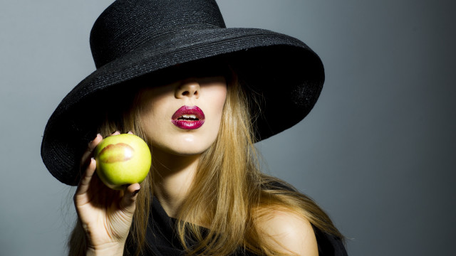 Woman hat lipstick apple smile free wallpaper for desktop - medium preview image