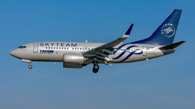 Jetliner skyteam blue sky cloisonnism free wallpaper for desktop - medium preview image