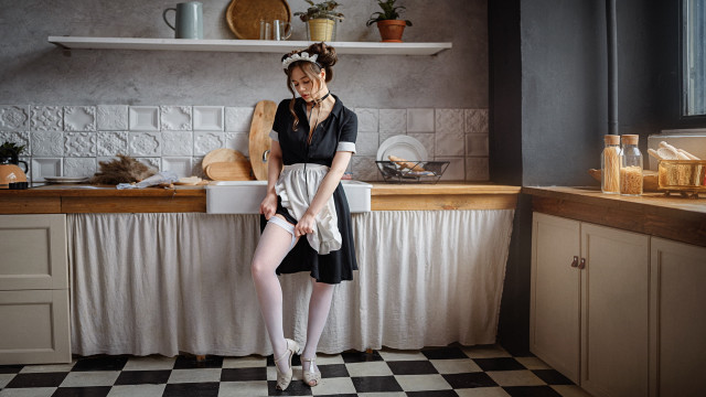 Kitchen woman towel argyle checkered free wallpaper for desktop - medium preview image