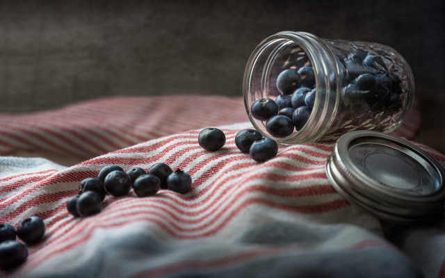 Blueberries stilllife striped blanket neo free wallpaper for desktop - medium preview image