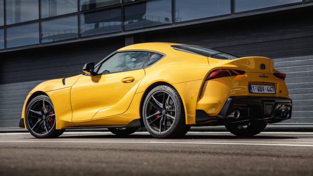 Yellow sports car building side free wallpaper for desktop - medium preview image