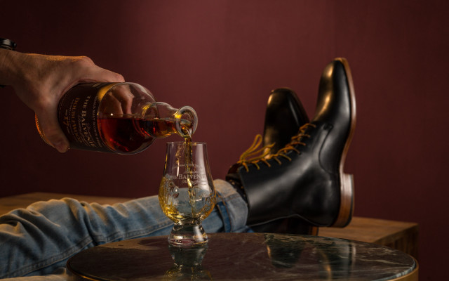 Man pouring whiskey glass vase free wallpaper for desktop - medium preview image