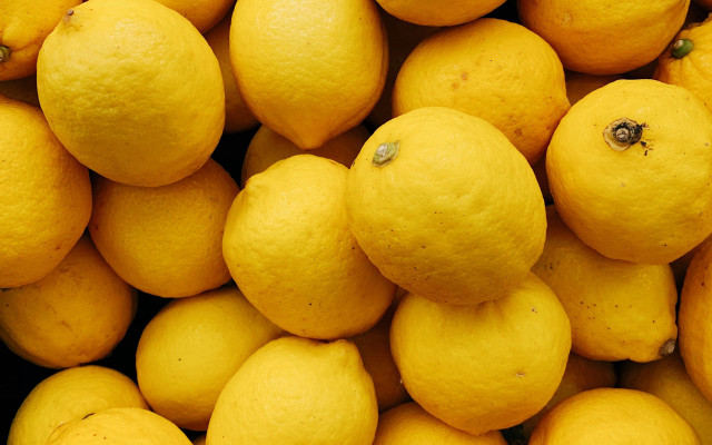 Pile lemons table black yellow free wallpaper for desktop - medium preview image