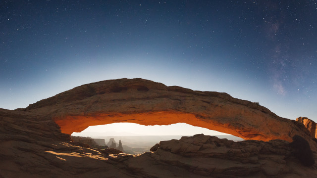 Awe orange arch starry sky free wallpaper for desktop - medium preview image