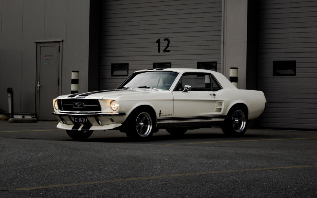 White mustang garage nummer12 3D free wallpaper for desktop - medium preview image