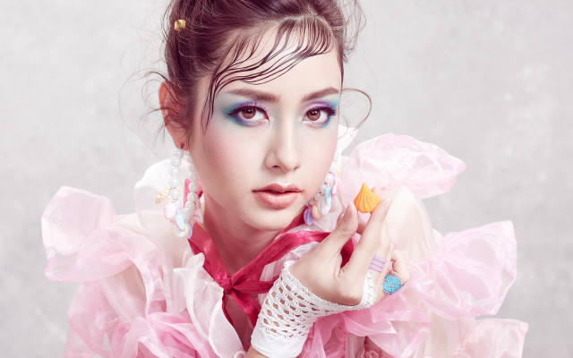 Pink dress makeup serious fashion free wallpaper for desktop - medium preview image
