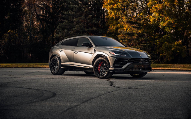 Silver lamb urus side profile free wallpaper for desktop - medium preview image