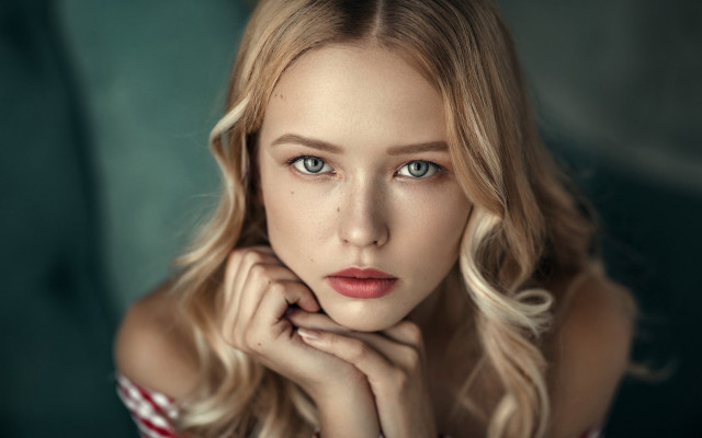 Blue eyes red dress portrait free wallpaper for desktop - medium preview image