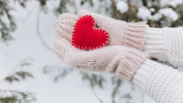 Heart in snow florianne becker free wallpaper for desktop - medium preview image
