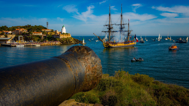 Harbor cannon lighthouse ship ocean free wallpaper for desktop - medium preview image
