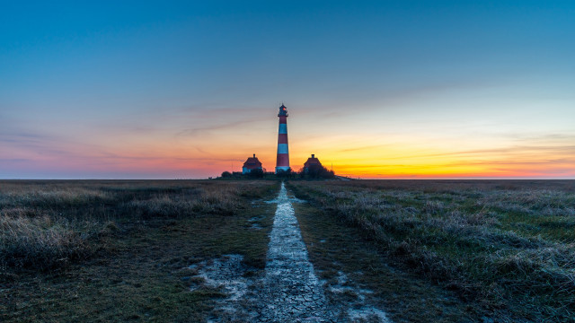 Lighthouse sunset grassy field tilt free wallpaper for desktop - medium preview image