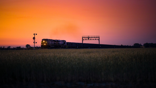Train sunset tile shift city free wallpaper for desktop - medium preview image