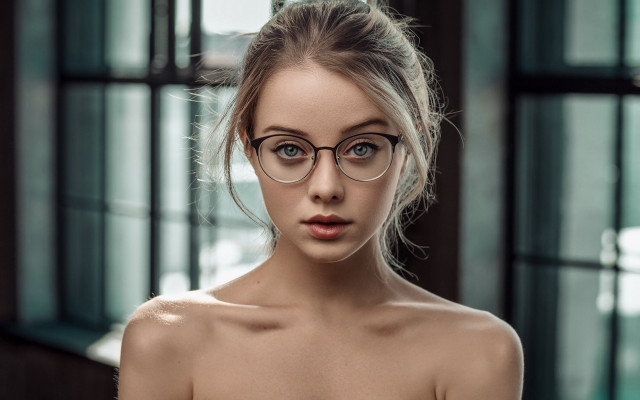 Eszter Mattioni glasses portrait blurry free wallpaper for desktop - medium preview image