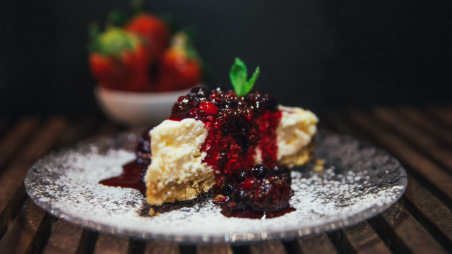 Cake berries plate powdered sugar free wallpaper for desktop - medium preview image