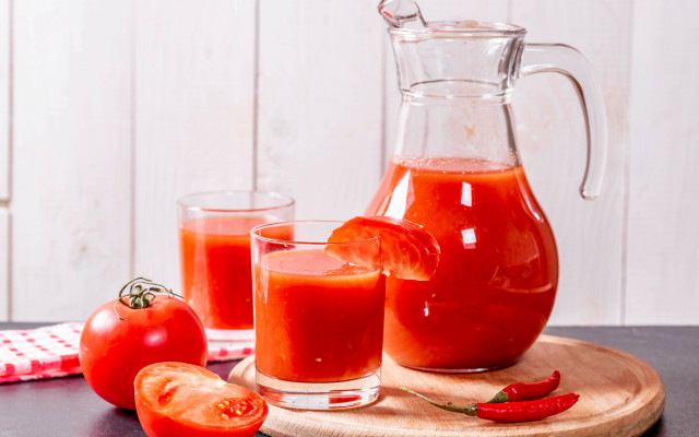 Tomato juice glass slice cutting free wallpaper for desktop - medium preview image