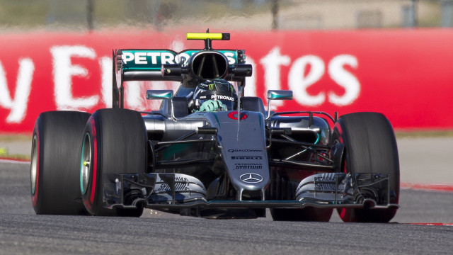 Mercedes track petronis sign 4kuhd free wallpaper for desktop - medium preview image