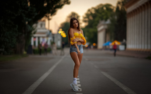 Rollerblading woman sunset yellow umbrella free wallpaper for desktop - medium preview image