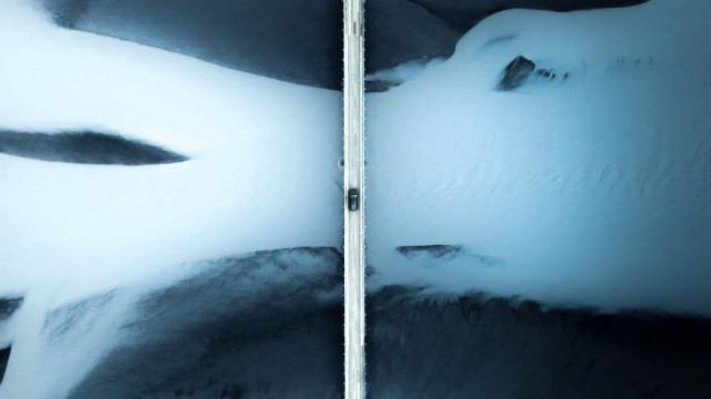 Snow mountain skier snowboarder land free wallpaper for desktop - medium preview image