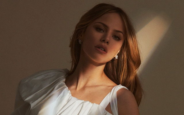 Angelic woman white dress wind free wallpaper for desktop - medium preview image