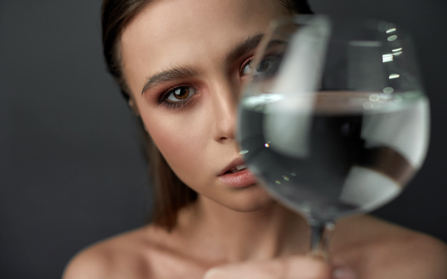 Woman wine surprised portrait blurry free wallpaper for desktop - medium preview image
