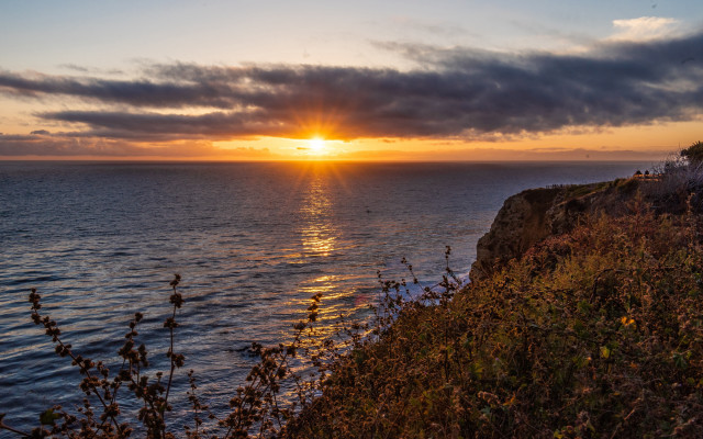 Sunset ocean cliff house grass free wallpaper for desktop - medium preview image
