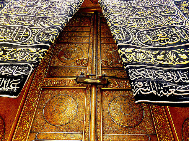 Metal door wooden frame patterned free wallpaper for desktop - medium preview image