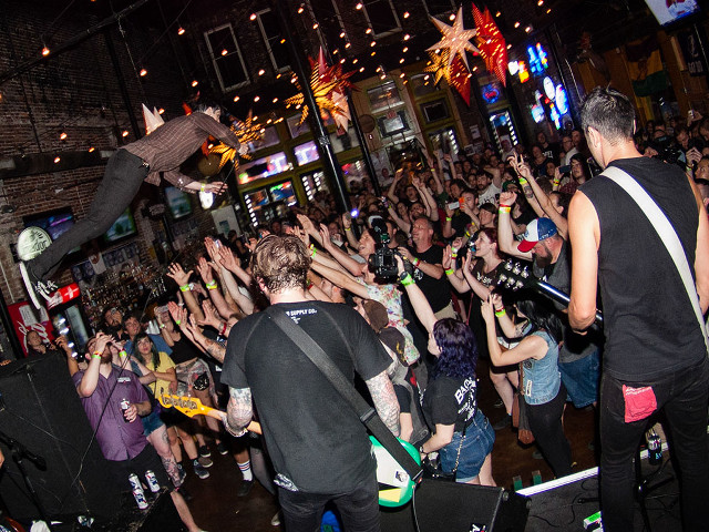 Crowd skateboard guitar man air free wallpaper for desktop - medium preview image