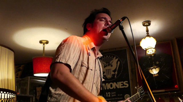 Man playing guitar room lamp free wallpaper for desktop - medium preview image