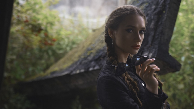 Woman gun forest portraits bush free wallpaper for desktop - medium preview image