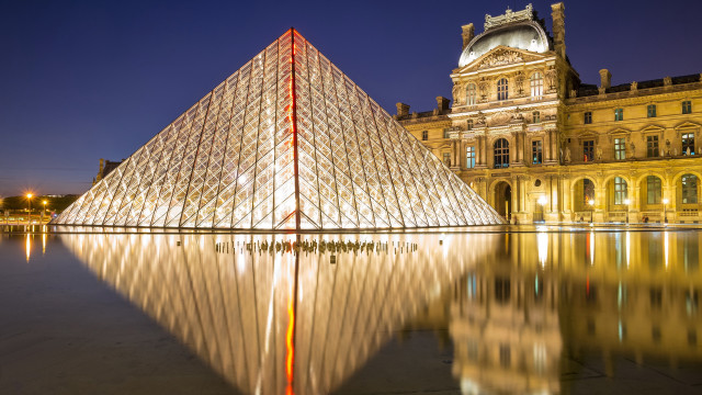 Pyramid reflection night paris clock free wallpaper for desktop - medium preview image