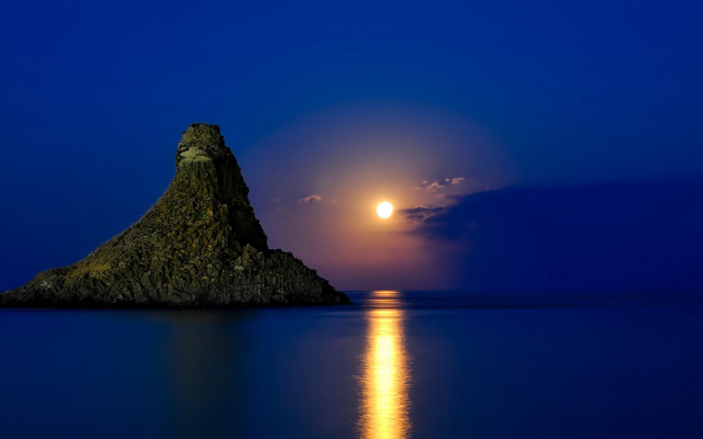 Full moon ocean rocks reflection free wallpaper for desktop - medium preview image