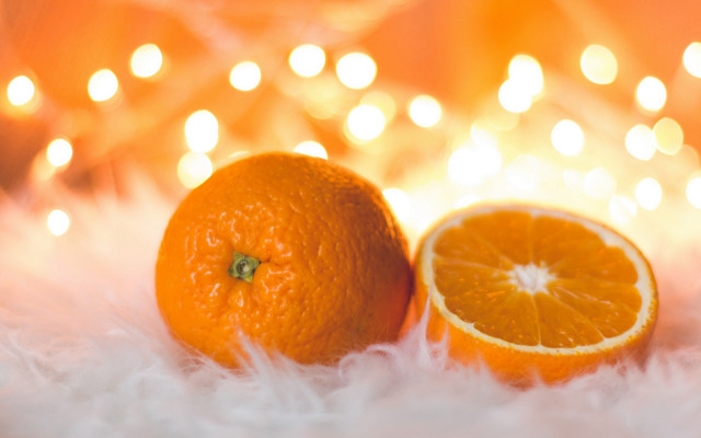 Orange slice white feather christmas free wallpaper for desktop - medium preview image