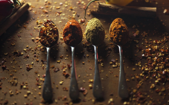 Spoons spices fire embers blurry free wallpaper for desktop - medium preview image