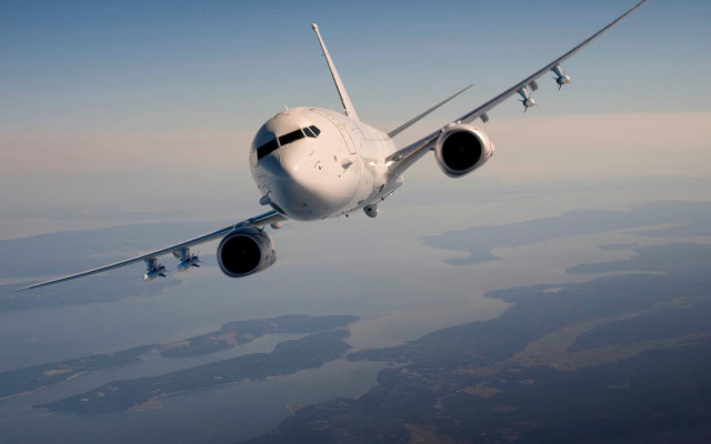 Large jetliner flying blue sky free wallpaper for desktop - medium preview image