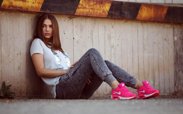 Woman sitting crossed legs pink free wallpaper for desktop - medium preview image